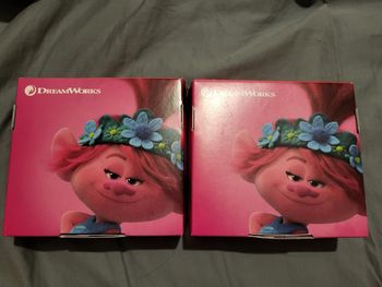 Lot de 2 boites de Jouets Happy Meal Dreamworks