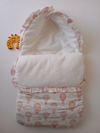 Nid d'ange bébé gaze de coton et polaire montgolfière rose 