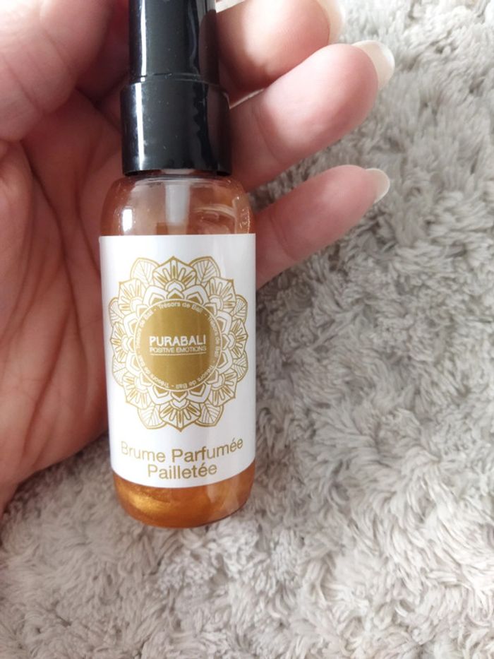 Brume parfumée pailletée
