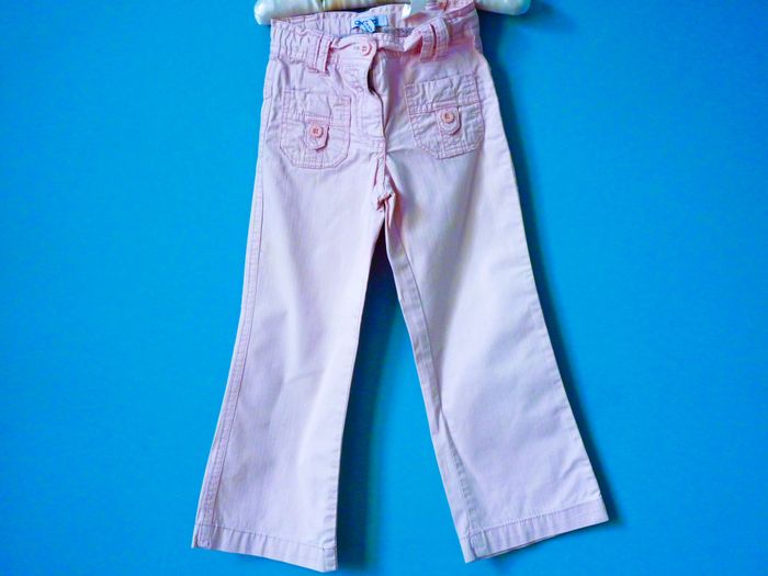 Pantalon Fille Okaidi 4 ans jean rose bonbon collection été TBE - photo numéro 2