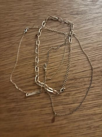 Lot de 3 colliers en métal doré à accumuler