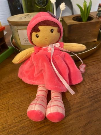 Poupée chiffon rose de chez kaloo