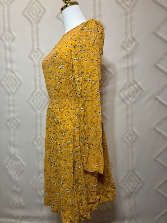 Robe jaune fleurie H&M – Taille 34 – cottage cute Stockholm - photo numéro 3