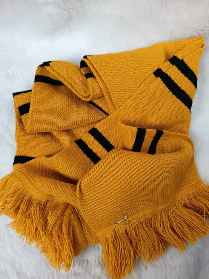 Écharpe Poufsoufle Harry Potter - photo numéro 4