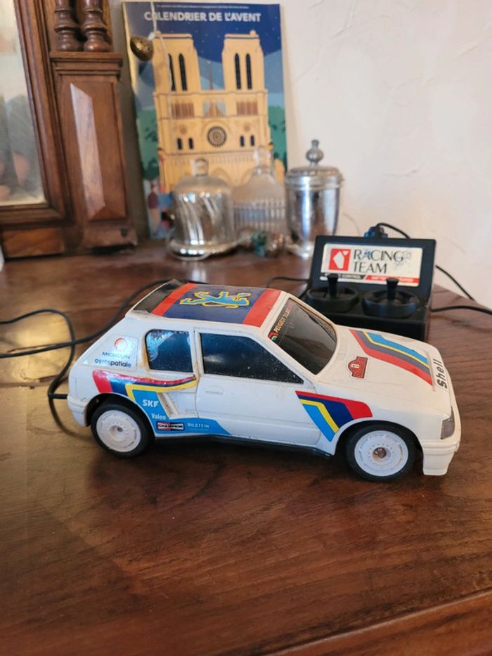 Vends Peugeot 205 rallye vintage commande filaire (ne marche pas petits moteurs à changer) - photo numéro 3