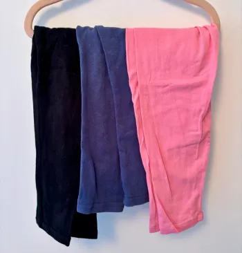 Lot 3 leggings 4 ans très bon état