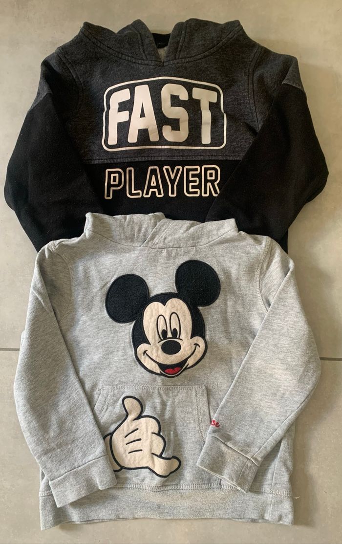 Lot de 2 pulls à capuche 5/6 ans garçon