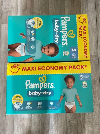 Lot de 2 cartons Pampers babydry taille 5 neuf