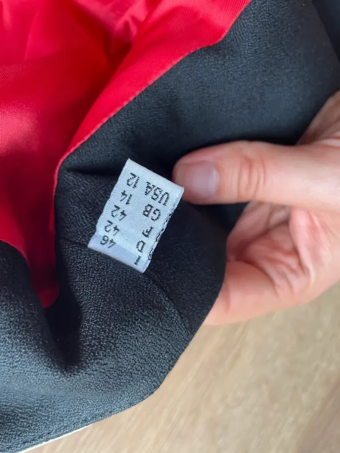 Ensemble Moschino jupe-veste noir & crème T42 veste / T38 jupe - photo numéro 11