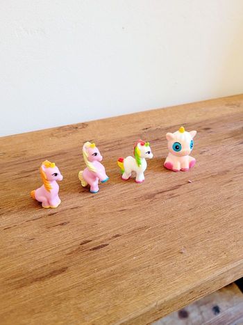 Lot de 4 petites figurines licorne