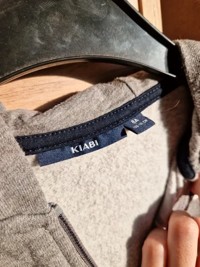 Gilet / veste gris zippé 8 ans - photo numéro 4