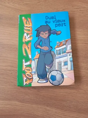 Livre bibliothèque verte foot de rue
