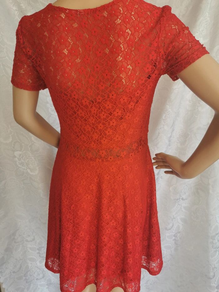 Robe dentelle rouge. Taille 36 - photo numéro 5