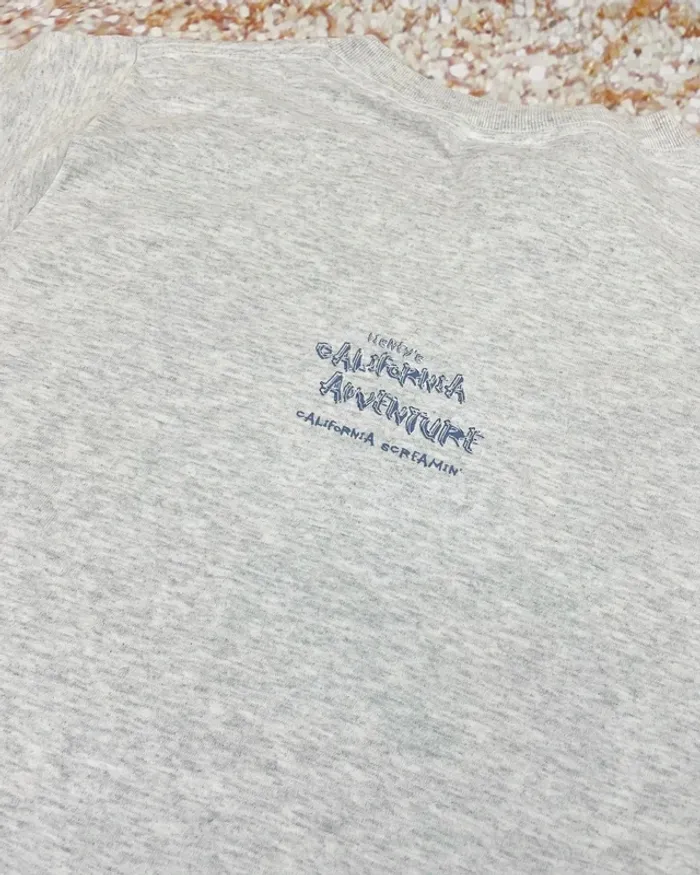 T-shirt vintage et rare Disneyland  California Adventure - photo numéro 5