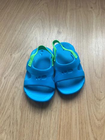 Sandales taille 19/20 neuves