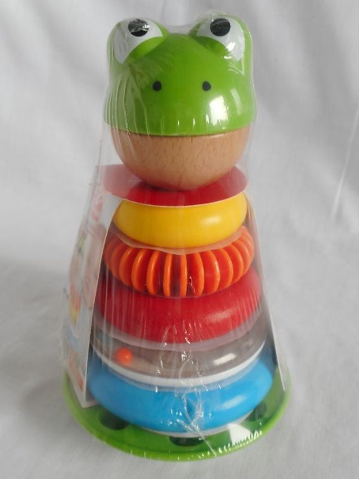 Pyramide d'éveil - Grenouille à empiler - Hape - NEUF