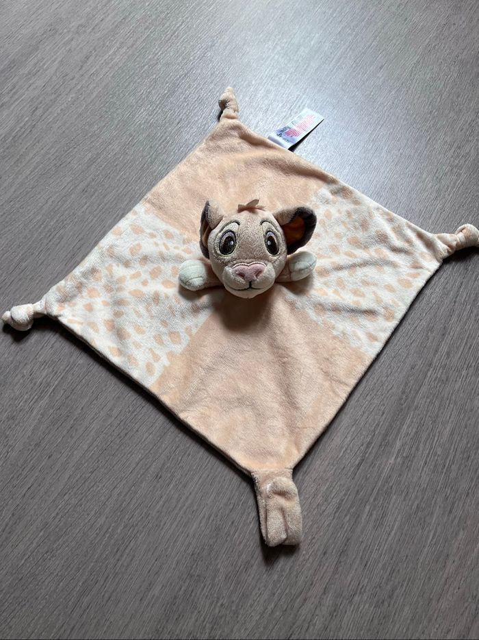 Doudou plat Simba crème neuf sans étiquette