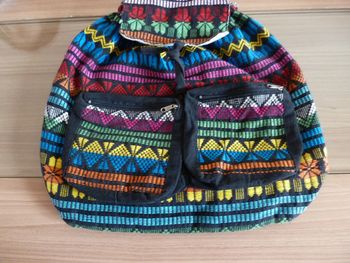 sac à dos en tissu multicolore