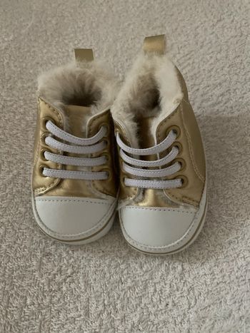 Chaussures fourrées dorées bébé pointure 18