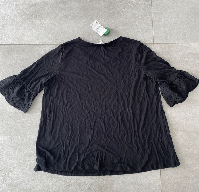 Haut top noir C&A 54/56 manches ajourées NEUF - photo numéro 2