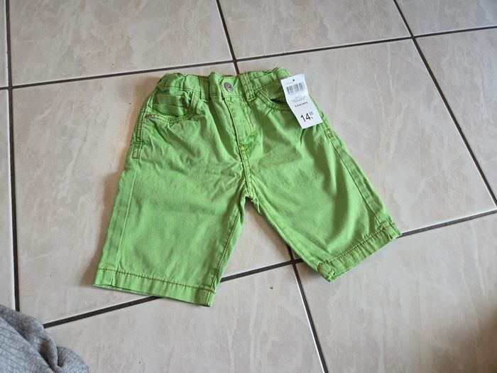 Short okaidi neuf 4ans