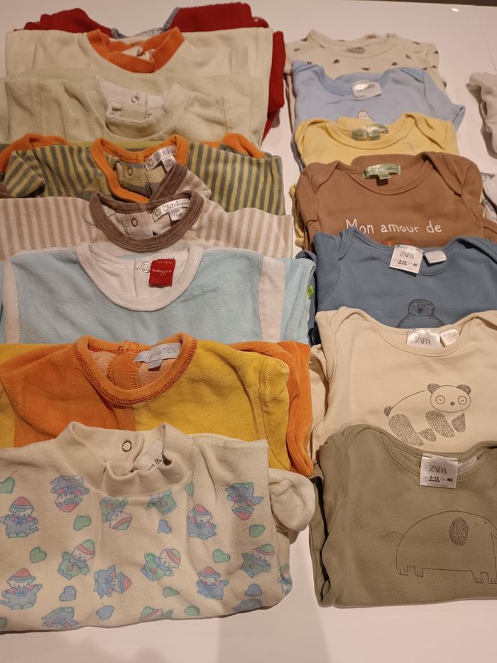 Lot pyjamas et bodys 12 mois - photo numéro 2