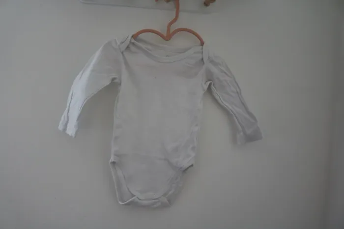 Lot bodies hiver fille 6 mois - photo numéro 6