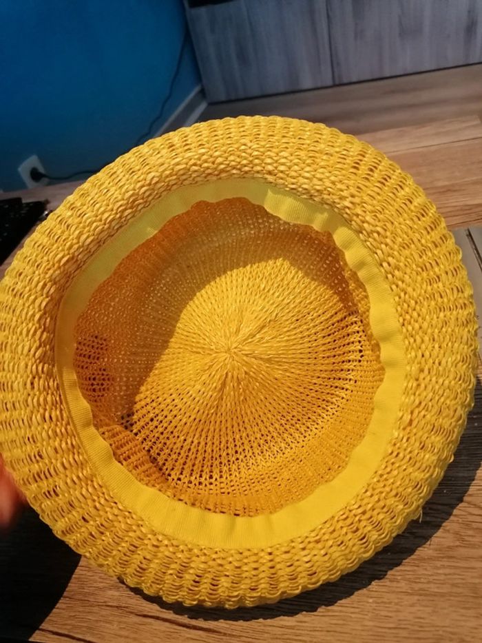 Chapeau jaune - photo numéro 3