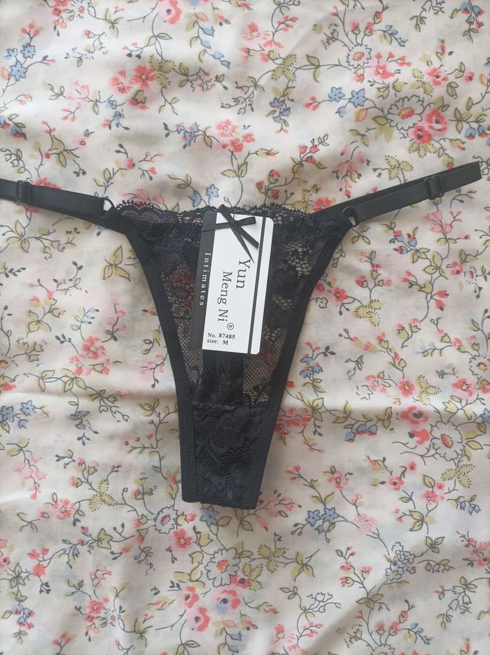 String neuf taille S M L noir
