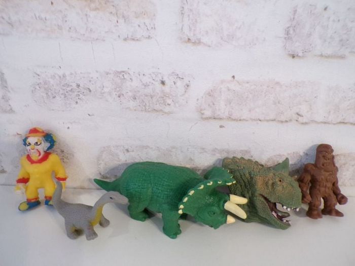 Dinosaures et personnages - Stretch - Style Goo Jit Zu (J8)