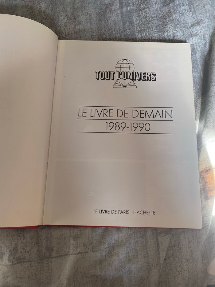 Livre tout l’univers 89-90 - photo numéro 3