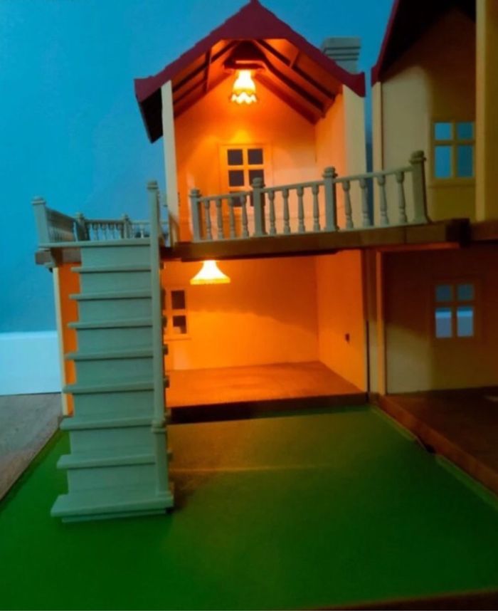 Grande maison éclairée - photo numéro 4