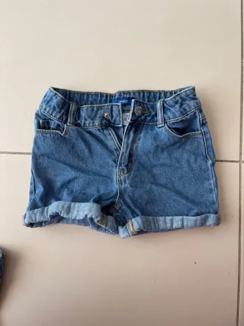Short fille