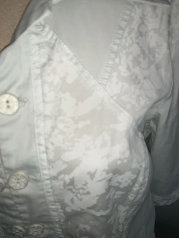 Jolie veste avec poche et  dessin reliefs - photo numéro 4
