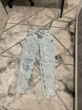 Jean mom troué de pull & bear