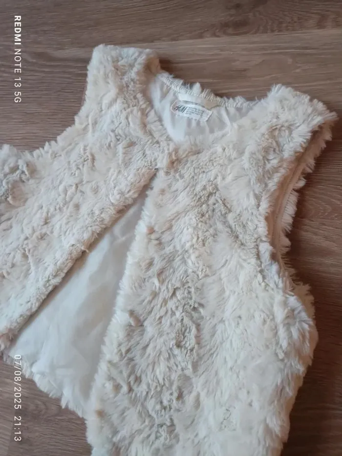 Magnifique gilet fausse fourrure h&M taille 8-10ans - photo numéro 2
