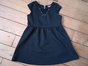 Magnifique robe noire taille 26 mois comme neuve 5€