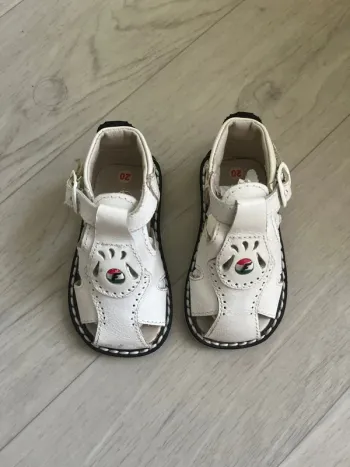 Sandale 20 pointues bébé