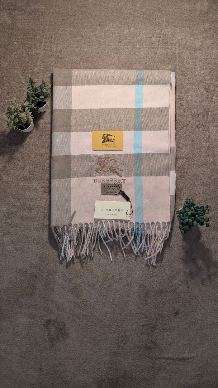 Écharpe Burberry noire en cachemire - Taille Unique - Neuve - photo numéro 2