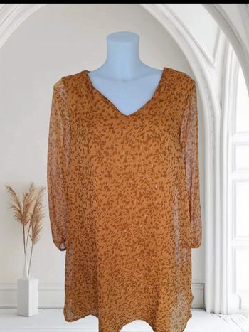 Robe moutarde avec pointe de doré M manche voile