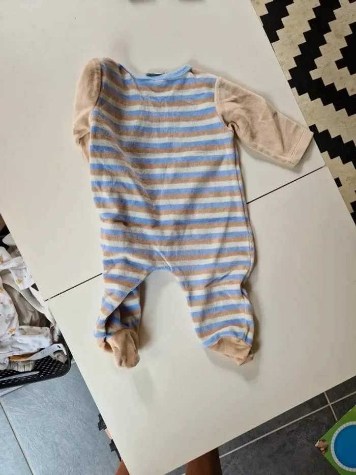 Pyjama velours 6 mois - photo numéro 3