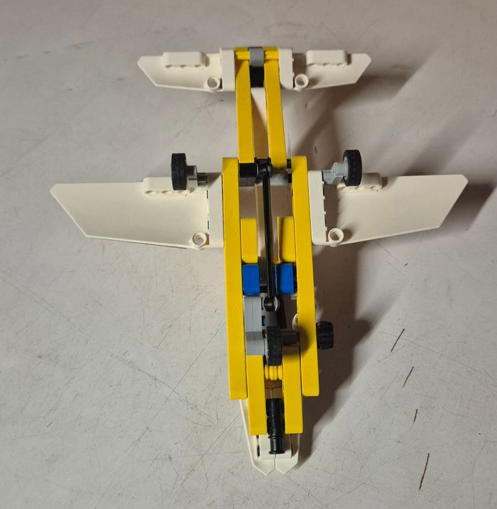 Lego technic 42044 l'avion de chasse acrobatique - photo numéro 5