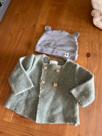 Brassière et bonnet 1 mois