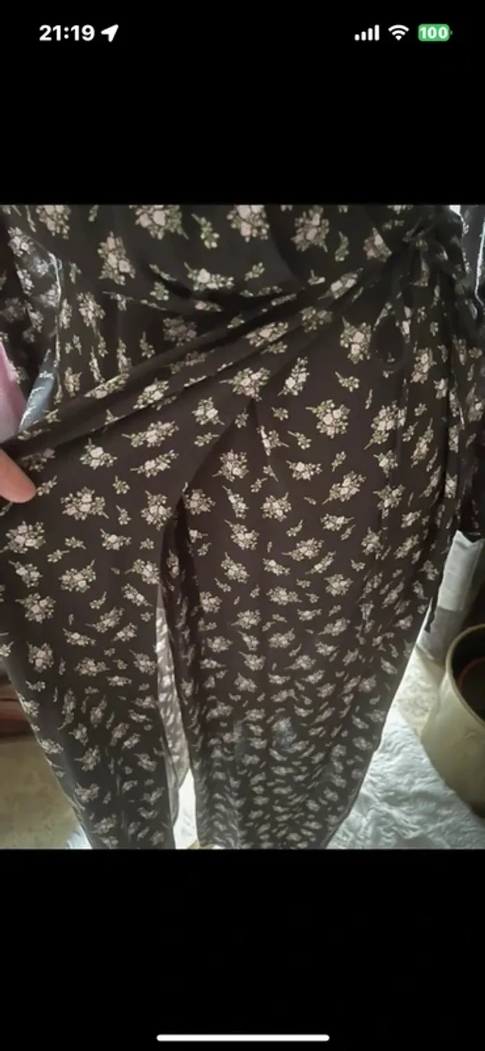 Jolie Robe noir à petites fleurs, taille S (taille grand) , Neuf - H&M - photo numéro 9