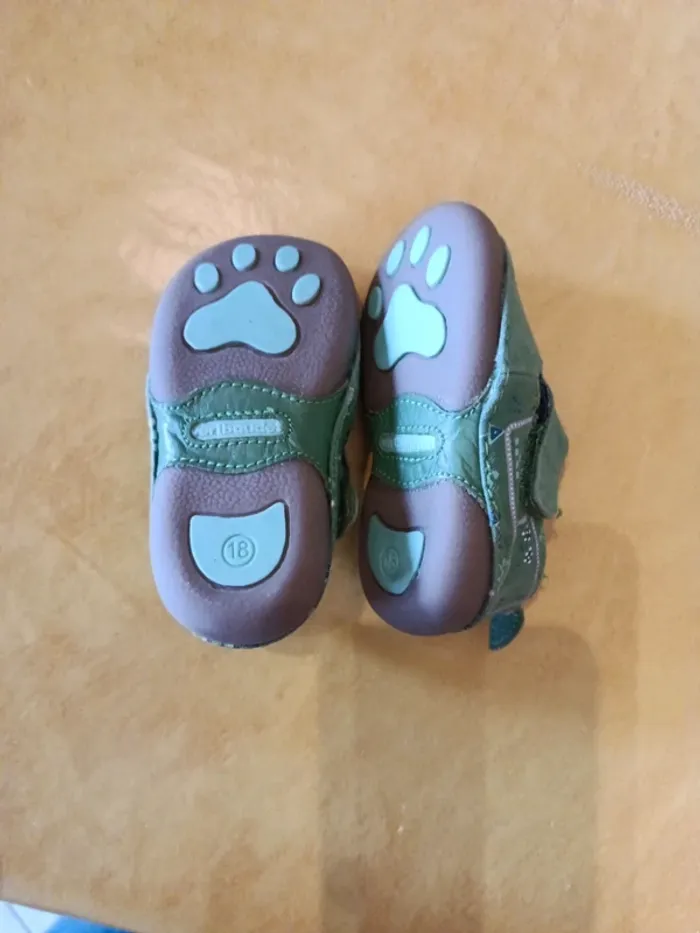 Chaussons garçon Vertbaudet taille 18 - photo numéro 2