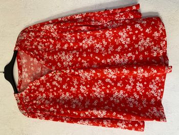 Chemisier ou blouse rouge à fleurs