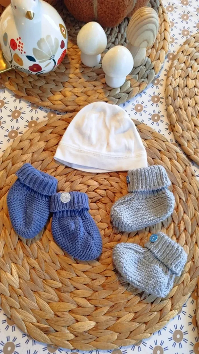 Lot bonnet et chaussons