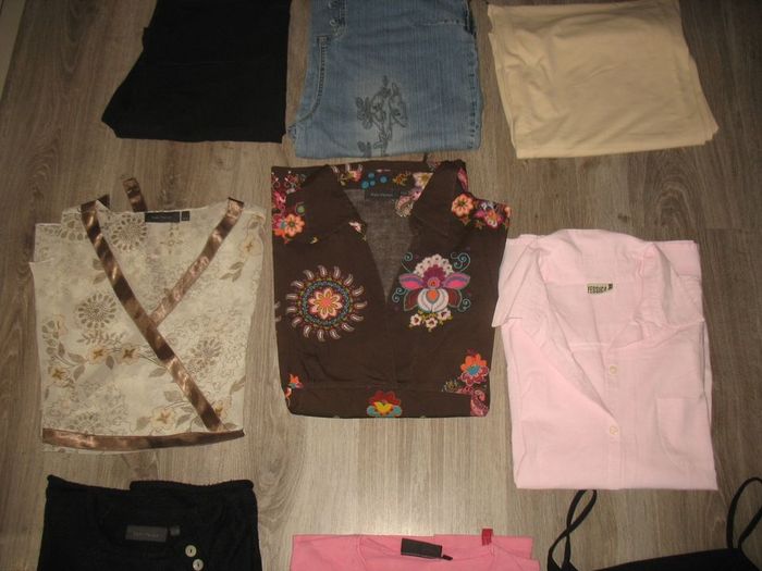 LOT DE 9 VÊTEMENTS DE GROSSESSE "KIABI" - TAILLE 42 / 44 - n°05 - photo numéro 3