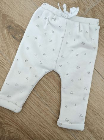 Pantalon blanc molletonné imprimé végétaux Kiabi 9 mois 