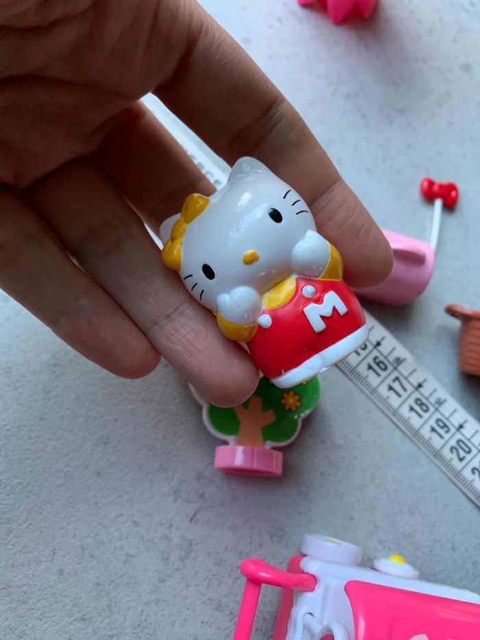 Lot jouet hello kitty marchande avec terrasse sucette figurine arbre panier etc - photo numéro 15